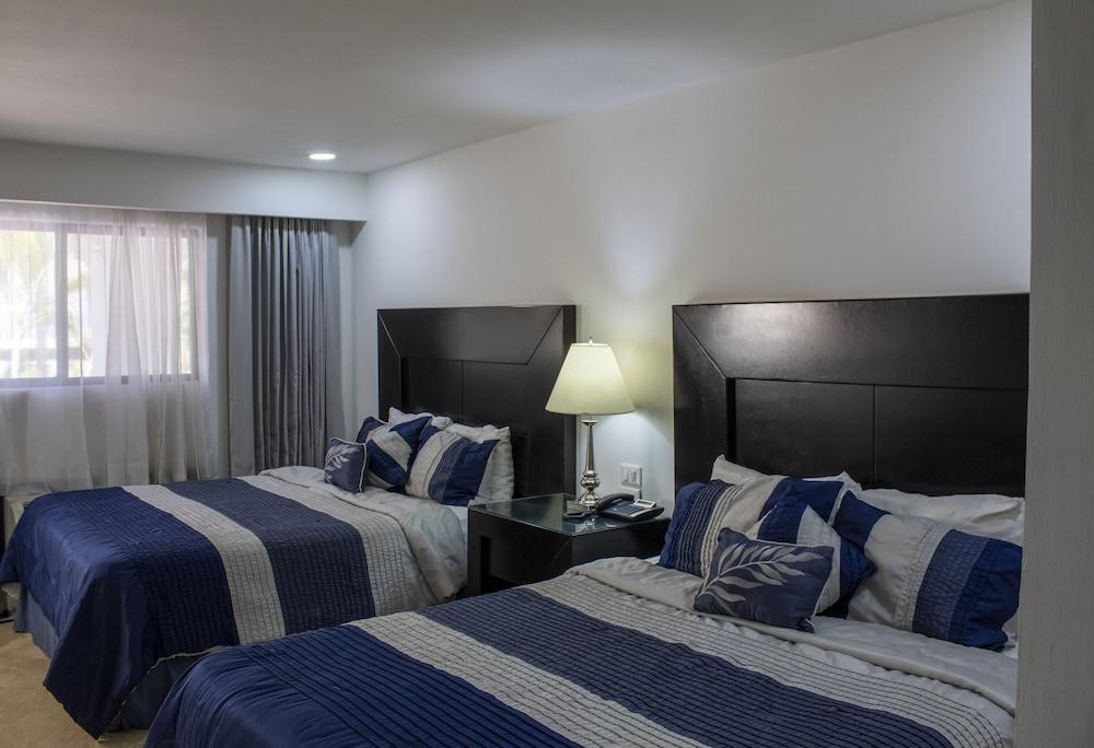 Wyndham Garden Los Mochis Plaza Inn Exterior photo