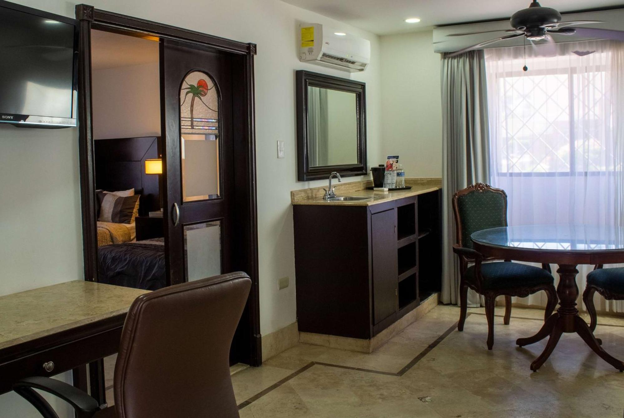 Wyndham Garden Los Mochis Plaza Inn Exterior photo