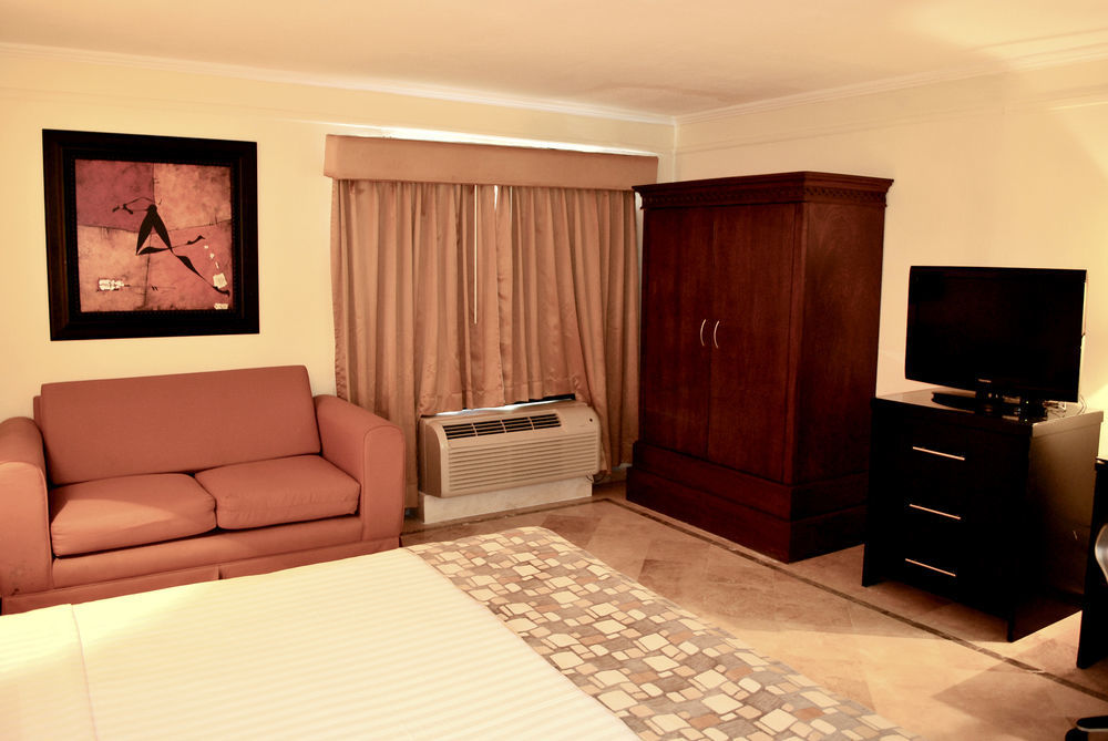 Wyndham Garden Los Mochis Plaza Inn Exterior photo